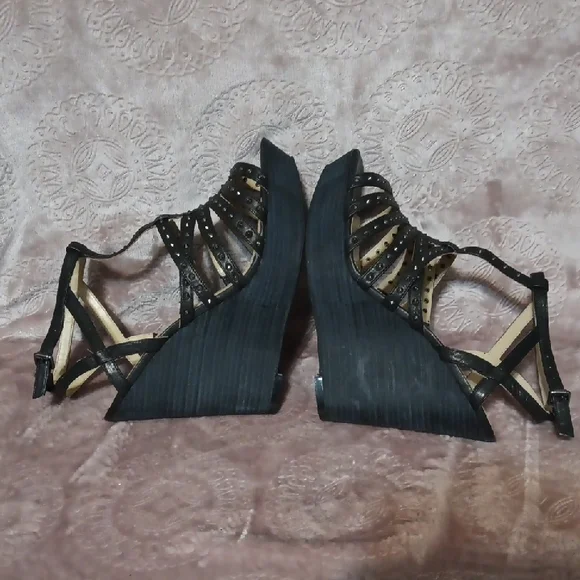 Kenneth Cole Creme Brulee Black Strappy Heels - Picture 5 of 7